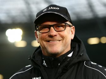 96-Coach Thomas Schaaf erkennt einen Fortschritt(FIRO/SID) 96-Coach Thomas Schaaf erkennt einen Fortschritt(FIRO/SID)