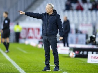 Freiburgs Trainer Christian Streich gibt seiner Mannschaft die Richtung vor. Foto: Tom Weller/dpa Freiburgs Trainer Christian Streich gibt seiner Mannschaft die Richtung vor. Foto: Tom Weller/dpa