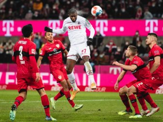 Kölns Anthony Modeste (M) trifft zum 1:0. Foto: Marius Becker/dpa Kölns Anthony Modeste (M) trifft zum 1:0. Foto: Marius Becker/dpa