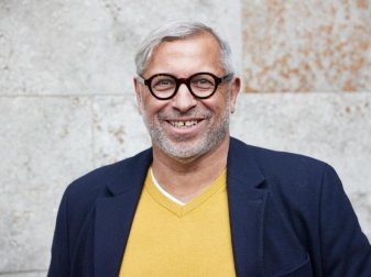 Jimmy Hartwig hat den Abbruch des Drittliga-Spiels in Duisburg als «ganz wichtiges Zeichen» im Kampf gegen Rassismus bezeichnet. Foto: Georg Wendt/dpa