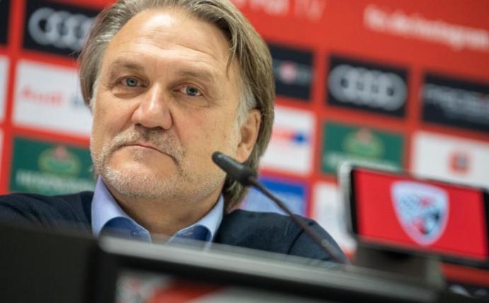 Ingolstadts Geschäftsführer Dietmar Beiersdorfer wünscht sich geimpfte Spieler. Foto: Stefan Puchner/dpa