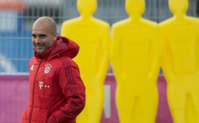 Bayern-Coach Trainer Pep Guardiola erhält Rückendeckung von Karl-Heinz Rummenigge. Foto: Peter Kneffel