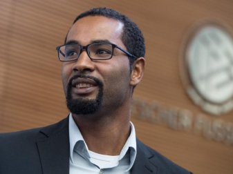 Der ehemalige Fußball-Nationalspieler Cacau war DFB-Integrationsbeauftragter. Foto: Boris Roessler/dpa Der ehemalige Fußball-Nationalspieler Cacau war DFB-Integrationsbeauftragter. Foto: Boris Roessler/dpa
