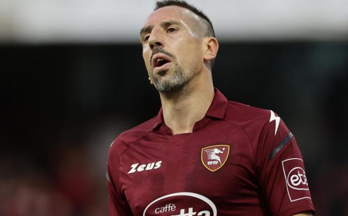 Franck Ribery im Dress des italienischen Erstligisten US Salernitana. Foto: Alessandro Garofalo/LaPresse via ZUMA Press/dpa