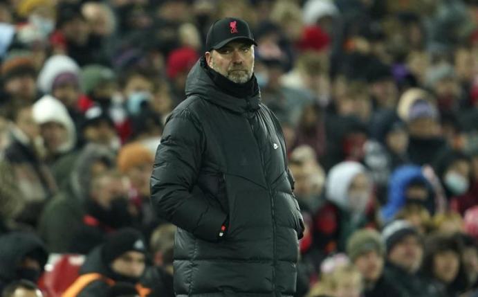 Für Coach Jürgen Klopp und seine Liverpooler steht am Dienstag ein Auswärtsspiel bei Leicester City an. Foto: Jon Super/AP/dpa