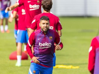 Barcelonas Jordi Alba wurde positiv auf das Coronavirus getestet. Foto: Philipp von Ditfurth/dpa Barcelonas Jordi Alba wurde positiv auf das Coronavirus getestet. Foto: Philipp von Ditfurth/dpa