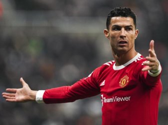 Cristiano Ronaldo spielt derzeit für Manchester United in der Premier League. Foto: Owen Humphreys/PA Wire/dpa Cristiano Ronaldo spielt derzeit für Manchester United in der Premier League. Foto: Owen Humphreys/PA Wire/dpa