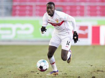 Muss bis zum Resultat des PCR-Tests mit Training aussetzen: VfB-Spieler Silas Katompa Mvumpa. Foto: Tom Weller/dpa Muss bis zum Resultat des PCR-Tests mit Training aussetzen: VfB-Spieler Silas Katompa Mvumpa. Foto: Tom Weller/dpa