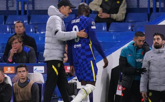 Chelsea-Stürmer Romelu Lukaku (r) ist nicht ganz zufrieden. Foto: Adam Davy/PA Wire/dpa