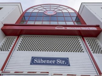 Vor dem Trainingsstart unterziehen sich alle Fußball-Profis, Trainer, Betreuer und Mitarbeiter auf dem Vereinsgelände einem Corona-Test. Foto: Peter Kneffel/dpa Vor dem Trainingsstart unterziehen sich alle Fußball-Profis, Trainer, Betreuer und Mitarbeiter auf dem Vereinsgelände einem Corona-Test. Foto: Peter Kneffel/dpa