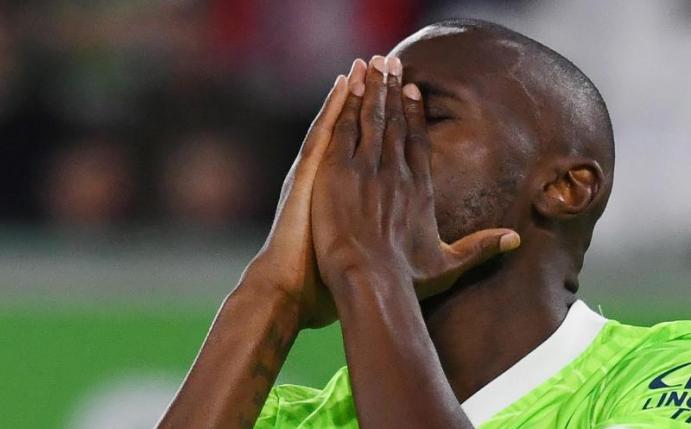 Hat sich einen Nasenbeinbruch zugezogen: Wolfsburgs Josuha Guilavogui. Foto: Swen Pförtner/dpa