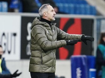 Will seinen Spielern das Reisen nicht verbieten: Gladbach-Coach Adi Hütter. Foto: Uwe Anspach/dpa Will seinen Spielern das Reisen nicht verbieten: Gladbach-Coach Adi Hütter. Foto: Uwe Anspach/dpa