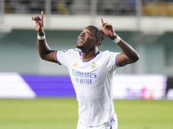 Musste sich erst einmal an die Essenszeiten in Spanien gewöhnen: Ex-Bayern-Profi David Alaba. Foto: Sergei Grits/AP/dpa Musste sich erst einmal an die Essenszeiten in Spanien gewöhnen: Ex-Bayern-Profi David Alaba. Foto: Sergei Grits/AP/dpa