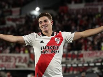 Top-Talent Julian Álvarez trifft sich mit Bayern-Verantwortlichen Top-Talent Julian Álvarez trifft sich mit Bayern-Verantwortlichen