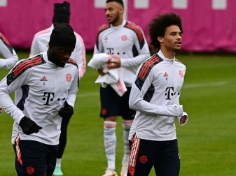 Bayerns Dayot Upamecano (l.) und Leroy Sane haben Corona Bayerns Dayot Upamecano (l.) und Leroy Sane haben Corona