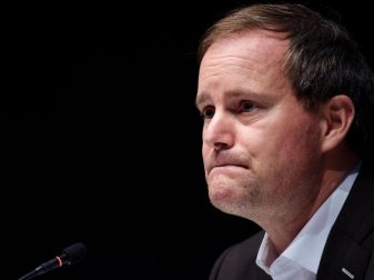 Übt Kritik an den coronabedingten Zuschauerbeschränkungen in Hamburg: Oke Göttlich. Foto: Gregor Fischer/dpa Übt Kritik an den coronabedingten Zuschauerbeschränkungen in Hamburg: Oke Göttlich. Foto: Gregor Fischer/dpa