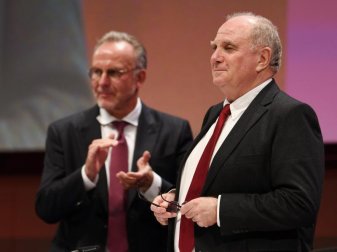 Ehemalige Alphatiere des FC Bayern: Uli Hoeneß (r)und Karl-Heinz Rummenigge. Foto: Tobias Hase/dpa Ehemalige Alphatiere des FC Bayern: Uli Hoeneß (r)und Karl-Heinz Rummenigge. Foto: Tobias Hase/dpa