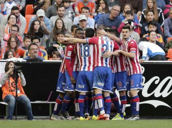 Die Spieler von Sporting Gijon feiern das 1:0 gegen den FC Valencia. Foto: Manuel Bruque(Manuel Bruque) Die Spieler von Sporting Gijon feiern das 1:0 gegen den FC Valencia. Foto: Manuel Bruque(Manuel Bruque)