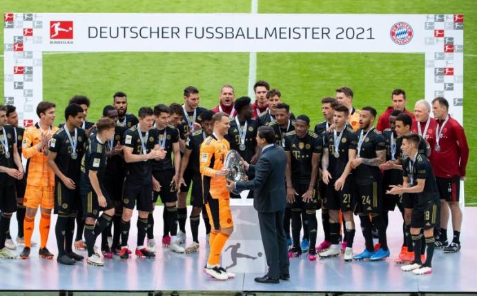 Der Rückrundenstart der Fußball-Bundesliga wird wegen Corona kräftig durcheinandergewirbelt. Noch ist aber kein Spiel abgesagt. Foto: Sven Hoppe/dpa