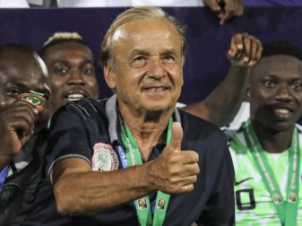 Fordert mehr Respekt für den Afrika-Cup: Gernot Rohr. Foto: Omar Zoheiry/dpa