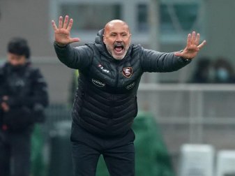 Auch Stefano Colantuono, Trainer des Tabellenschlusslichts aus Salerno, hat durch mit Corona infizierte Spieler Personalprobleme. Foto: -/LaPresse via ZUMA Press/dpa Auch Stefano Colantuono, Trainer des Tabellenschlusslichts aus Salerno, hat durch mit Corona infizierte Spieler Personalprobleme. Foto: -/LaPresse via ZUMA Press/dpa