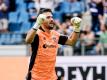 Hat seinen Vertrag beim HSV verlängert: Keeper Daniel Heuer Fernandes. Foto: Axel Heimken/dpa