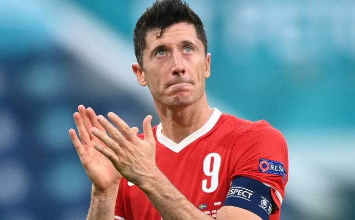 Polens Kapitän Robert Lewandowski 