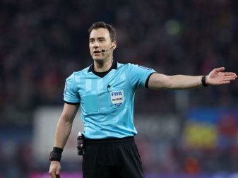 Auszeit für Felix Zwayer: Schiedsrichter leitet vorerst kein Spiel mehr Auszeit für Felix Zwayer: Schiedsrichter leitet vorerst kein Spiel mehr