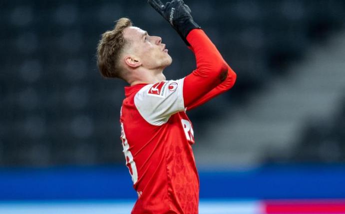 Ondrej Duda vom 1. FC Köln jubelt nach seinem Treffer zum 2:0. Foto: Andreas Gora/dpa