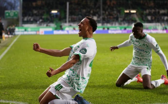 Zwischen Treueschwur und BL-Anfragen: Kann Fürth Leweling noch halten?