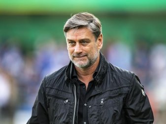 Fürchtet, dass Corona-Fälle Einfluss auf den weiteren Saisonverlauf der 2. Liga haben könnten: Oliver Kreuzer, Sportdirektor des KSC. Foto: David Inderlied/dpa Fürchtet, dass Corona-Fälle Einfluss auf den weiteren Saisonverlauf der 2. Liga haben könnten: Oliver Kreuzer, Sportdirektor des KSC. Foto: David Inderlied/dpa