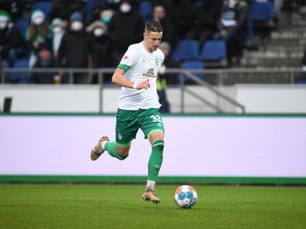 Bremens Marco Friedl treibt den Ball im Tempodribbling vor sich her. Foto: Daniel Reinhardt/dpa Bremens Marco Friedl treibt den Ball im Tempodribbling vor sich her. Foto: Daniel Reinhardt/dpa