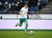 Bremens Marco Friedl treibt den Ball im Tempodribbling vor sich her. Foto: Daniel Reinhardt/dpa
