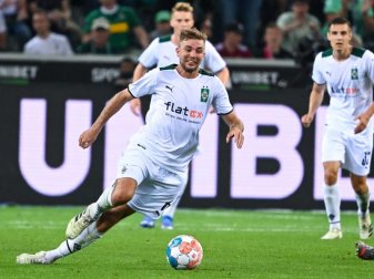 Mönchengladbachs Christoph Kramer rutscht auf dem Rasen aus. Foto: Federico Gambarini/dpa Mönchengladbachs Christoph Kramer rutscht auf dem Rasen aus. Foto: Federico Gambarini/dpa