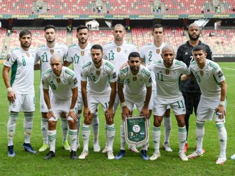 Titelverteidiger Algerien enttäuscht beim Auftakt Titelverteidiger Algerien enttäuscht beim Auftakt
