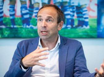 Das ehemalige Vorstandsmitglied von Schalke 04, Alexander Jobst, tritt zum 14. Feburar sein Amt als Vorstandschef bei Fortuna Düsseldorf an. Foto: Guido Kirchner/dpa Das ehemalige Vorstandsmitglied von Schalke 04, Alexander Jobst, tritt zum 14. Feburar sein Amt als Vorstandschef bei Fortuna Düsseldorf an. Foto: Guido Kirchner/dpa