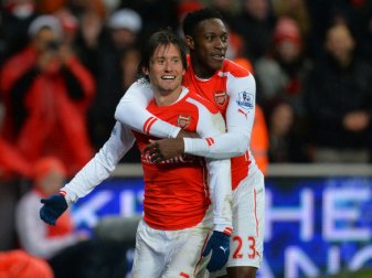 Bleibt der Pechvogel beim FC Arsenal: Tomas Rosicky(SID-IMAGES/AFP) Bleibt der Pechvogel beim FC Arsenal: Tomas Rosicky(SID-IMAGES/AFP)