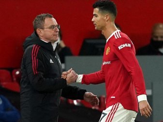 Bricht eine Lanze für ManUnited-Coach Ralf Rangnick (l): Cristiano Ronaldo. Foto: Martin Rickett/PA Wire/dpa