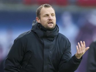 Gehen die Innenverteidiger aus: Mainz-Coach Bo Svensson. Foto: Jan Woitas/dpa-Zentralbild/dpa Gehen die Innenverteidiger aus: Mainz-Coach Bo Svensson. Foto: Jan Woitas/dpa-Zentralbild/dpa