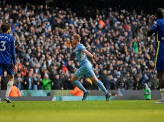 Kevin De Bruyne erzielt den Treffer des Tages Kevin De Bruyne erzielt den Treffer des Tages