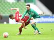 Leonardo Bittencourt (l) setzte sich mit Werder Bremen souverän gegen Fortund Düsseldorf durch. Foto: Carmen Jaspersen/dpa