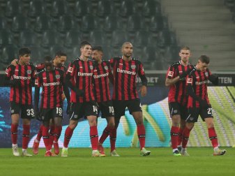 Leverkusen schlägt Gladbach knapp mit 2:1 Leverkusen schlägt Gladbach knapp mit 2:1