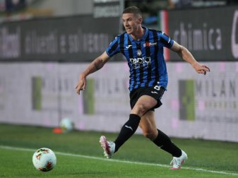 Robin Gosens steht noch bei Atalanta Bergamo unter Vertrag. Foto: Jonathan Moscrop/CSM via ZUMA Wire/dpa Robin Gosens steht noch bei Atalanta Bergamo unter Vertrag. Foto: Jonathan Moscrop/CSM via ZUMA Wire/dpa