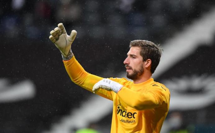 Kevin Trapp ist die Nummer eins im Tor der Frankfurter Eintracht. Foto: Arne Dedert/dpa