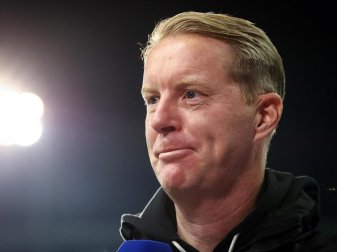 St. Paulis Trainer Timo Schultz rechnet sich im DFB-Pokalspiel gegen den BVB Chancen aus. Foto: Christian Charisius/dpa St. Paulis Trainer Timo Schultz rechnet sich im DFB-Pokalspiel gegen den BVB Chancen aus. Foto: Christian Charisius/dpa