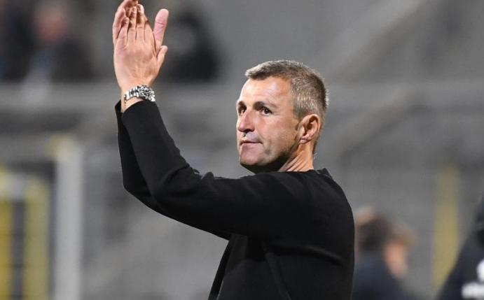 1860-Trainer Michael Köllner möchte im DFB-Pokal den nächsten Coup gegen den Karlsruher SC landen. Foto: Angelika Warmuth/dpa