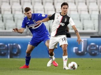 Der 1.FC Köln beschäftigt sich mit einer Verpflichtung von Sampdoria Genuas Innenverteidiger Julian Chabot (l). Foto: Antonio Calanni/AP/dpa Der 1.FC Köln beschäftigt sich mit einer Verpflichtung von Sampdoria Genuas Innenverteidiger Julian Chabot (l). Foto: Antonio Calanni/AP/dpa