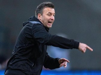 Will mit Hannover 96 gegen Gladbach eine Pokal-Überraschung schaffen: Trainer Christoph Dabrowski. Foto: Jens Büttner/dpa-Zentralbild/dpa Will mit Hannover 96 gegen Gladbach eine Pokal-Überraschung schaffen: Trainer Christoph Dabrowski. Foto: Jens Büttner/dpa-Zentralbild/dpa