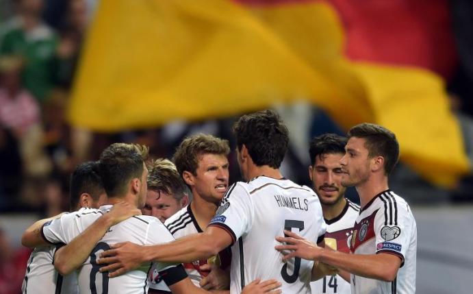Das deutsche Team liegt in der FIFA-Weltrangliste weiter auf Platz vier. Foto: Federico Gambarini(Federico Gambarini)