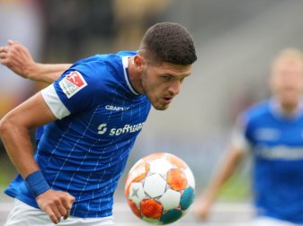 Steht Darmstadt vorerst nicht zur Verfügung: Emir Karic. Foto: Thomas Frey/dpa Steht Darmstadt vorerst nicht zur Verfügung: Emir Karic. Foto: Thomas Frey/dpa